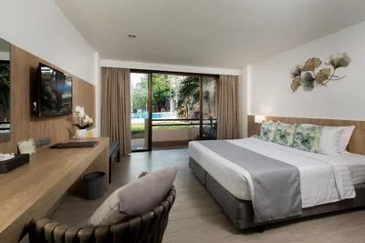 Superior tweepersoonskamer met tweepersoonsbed in de Pool Wing — Coconut Village Resort Phuket